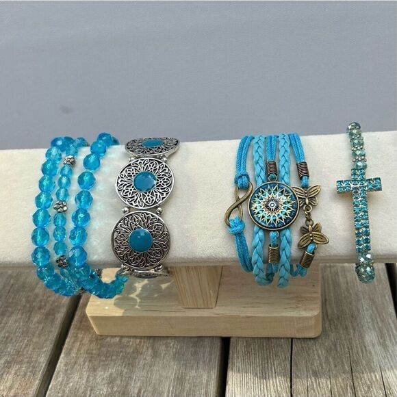 Lot of 4 Mixed Stretch And Beaded Bracelets Blue Silver-tone Multi Design Bundle - Picture 1 of 9